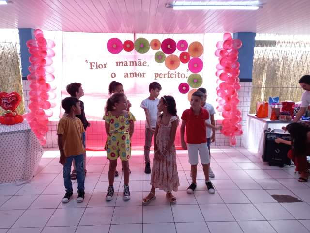 Parnamirim: Escola Arthur Costa e Silva faz homenagem ao dia das mães