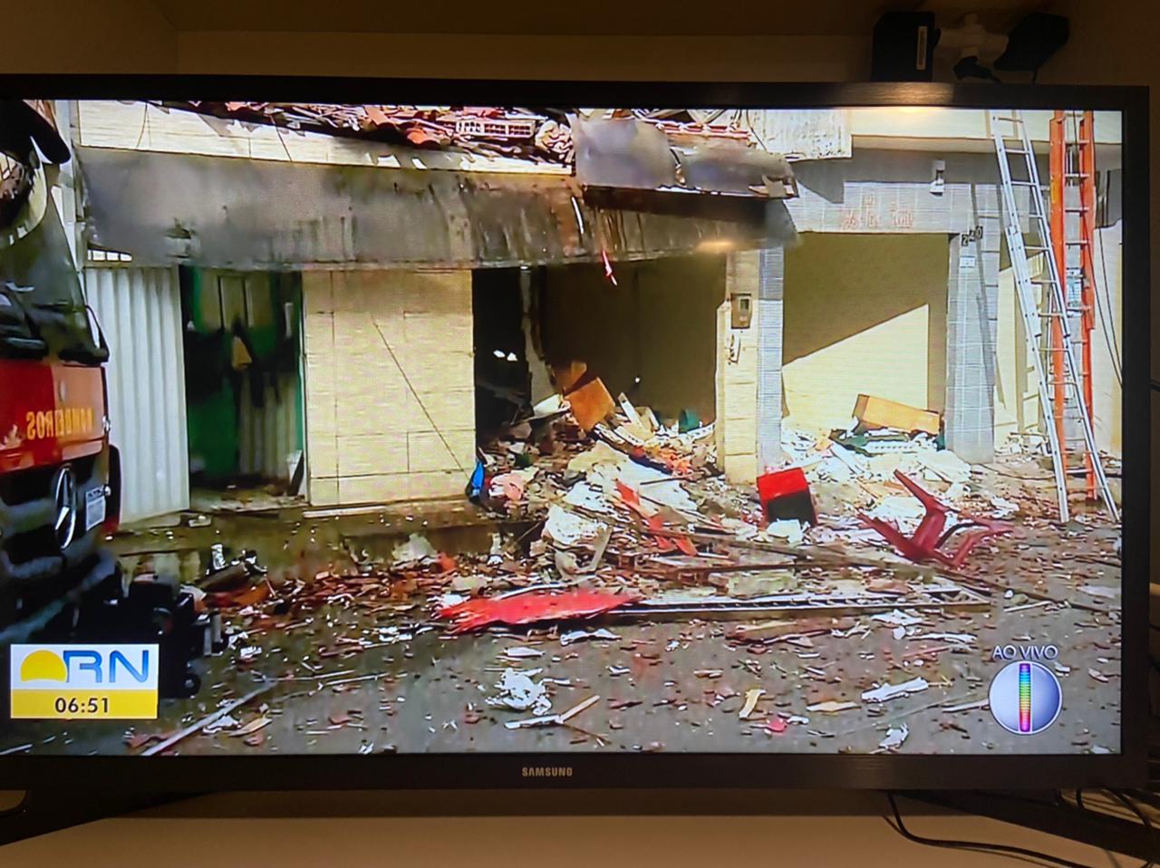 Urgente: Botijão de gás explode nas Rocas; imóvel desaba e há, pelo menos, 5 feridos