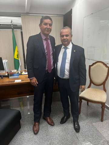 Prefeito Valdenicio Costa, de Tibau do Sul, busca recursos em Brasília