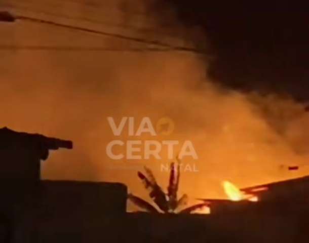 Grande incêndio ao lado da Shock