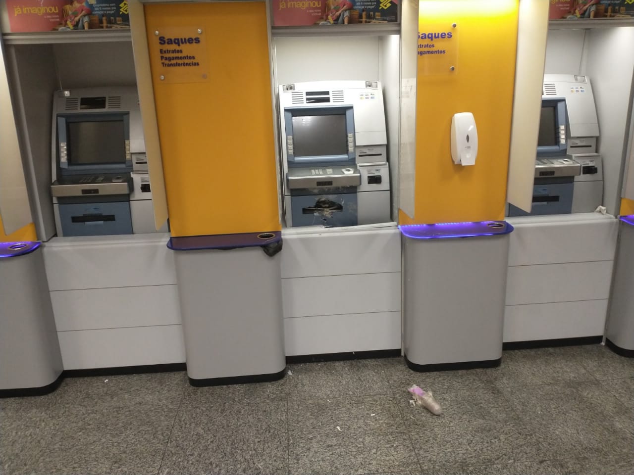 Bandidos tentam arrombar agência bancária no Alecrim