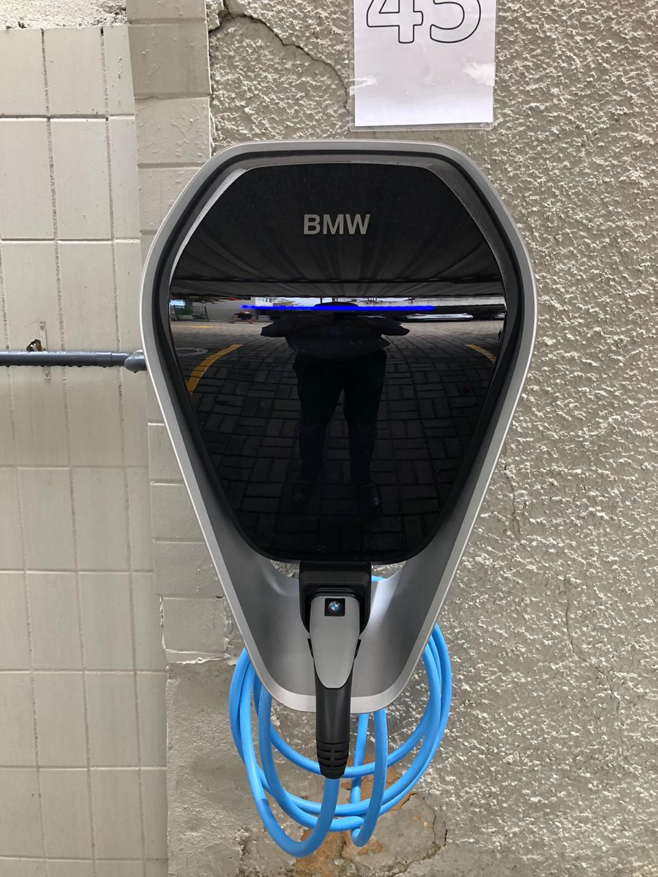 Camarões: Tomada para carro