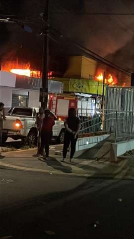 [VÍDEO] Incêndio em supermercado em Cidade Satélite