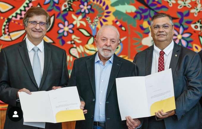 Lula oficializa indicação de Dino e Gonet