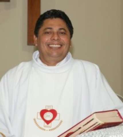 [VIDEO] Padre Murilo ameaça tocar fogo na 96 FM e TV Ponta Negra após revelação do caso de padre Júlio
