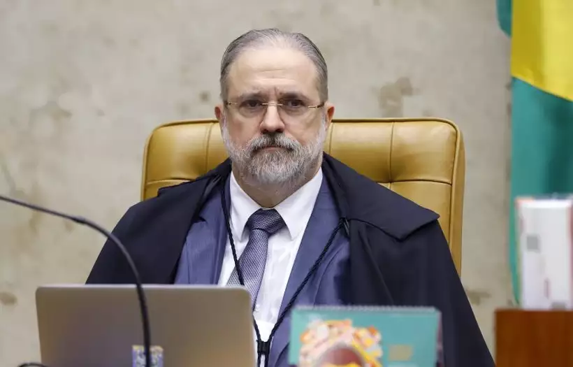 Senadores acionam Corregedoria Nacional do MP contra Augusto Aras