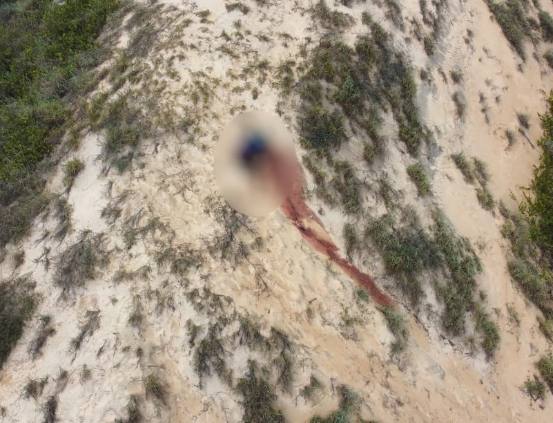 Corpo de homem com marcas de tiros é encontrado nas dunas de Búzios