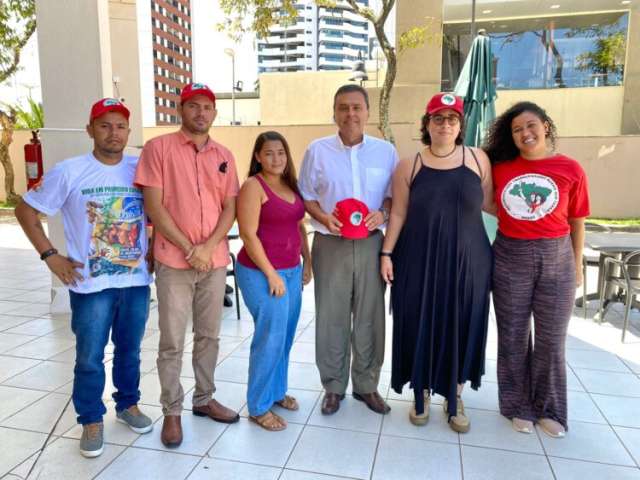 MST e Carlos Eduardo Alves de mãos dadas