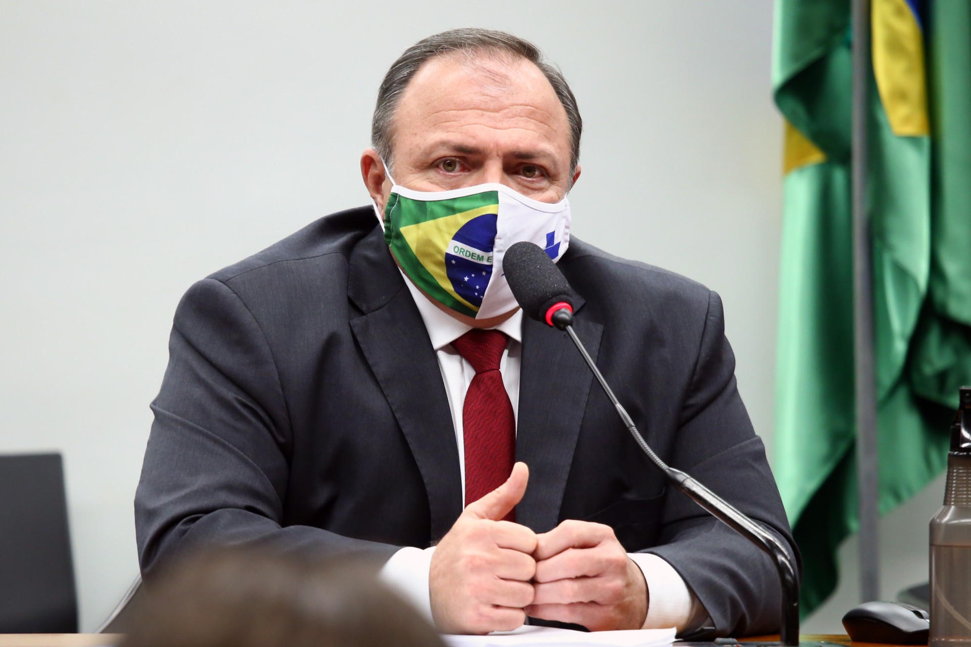 Pazuello prevê controle da pandemia em setembro e deixará comando militar