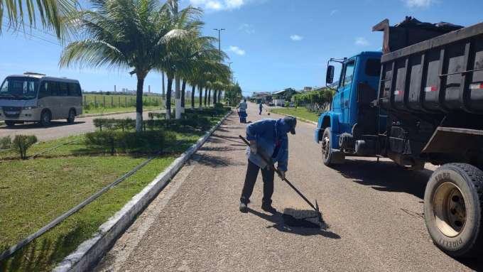 Parnamirim: Equipes de manutenção viária trabalham na recuperação de diversas vias