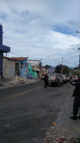 Polícia invade Mãe Luiza e população reage