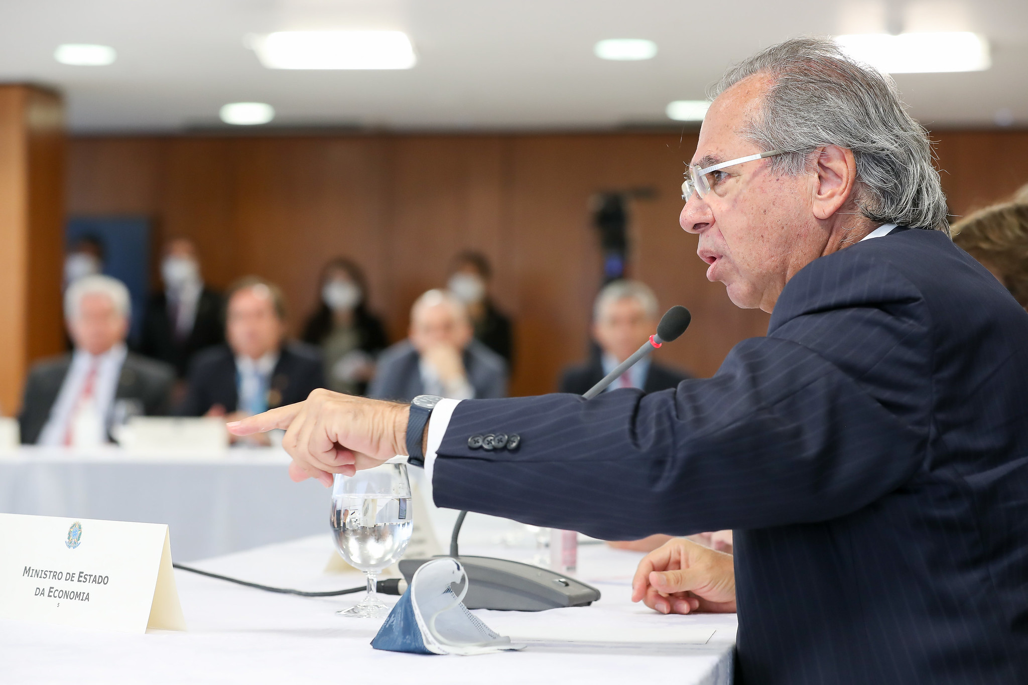 Guedes defende zerar contribuição patronal sobre mínimo em troca de ‘nova CPMF’
