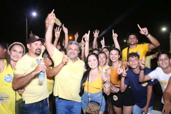 Liderando pesquisas, Ivanilson Oliveira reúne multidão no lançamento da candidatura a deputado estadual
