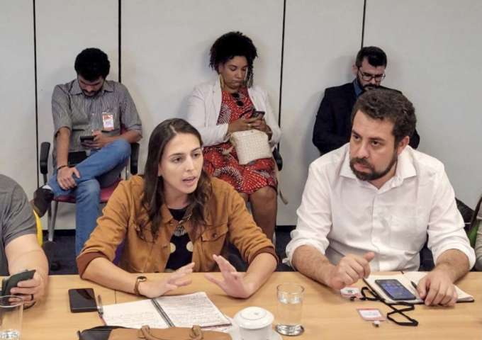 Patricinha Bolivariana confunde alhos com bugalhos