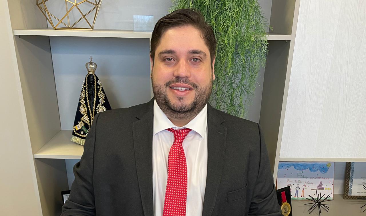 Advogado explica que trabalhador  que não se vacinar pode ser demitido por justa causa
