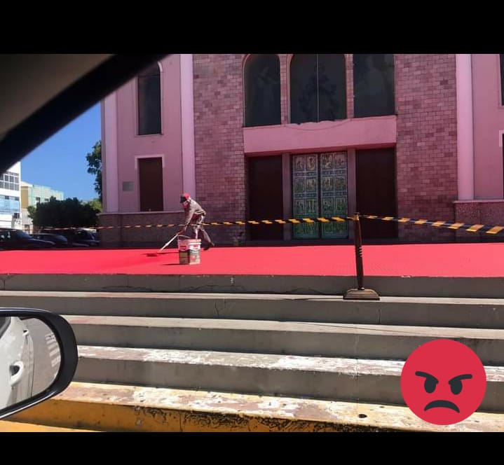 Igreja Católica: Em Mossoró pintam até o chão de vermelho