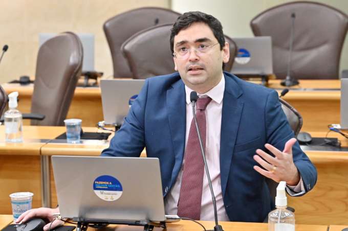 Deputado quer saber por que redução de impostos no querosene não impactou no preço das passagens no RN 