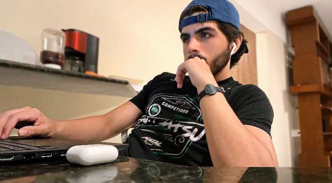 Aos 19 anos, aluno da UFRN é aprovado em exame de certificação médica nos EUA