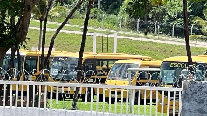 Fátima não confia no Exército, mas guarda ônibus do Governo em quartel da Força Armada