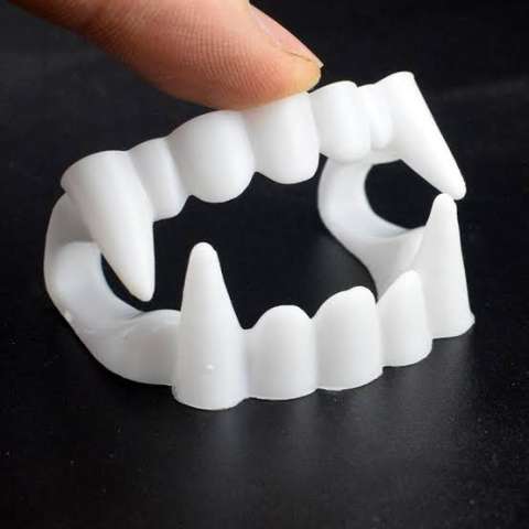 Contos: sorriso branco