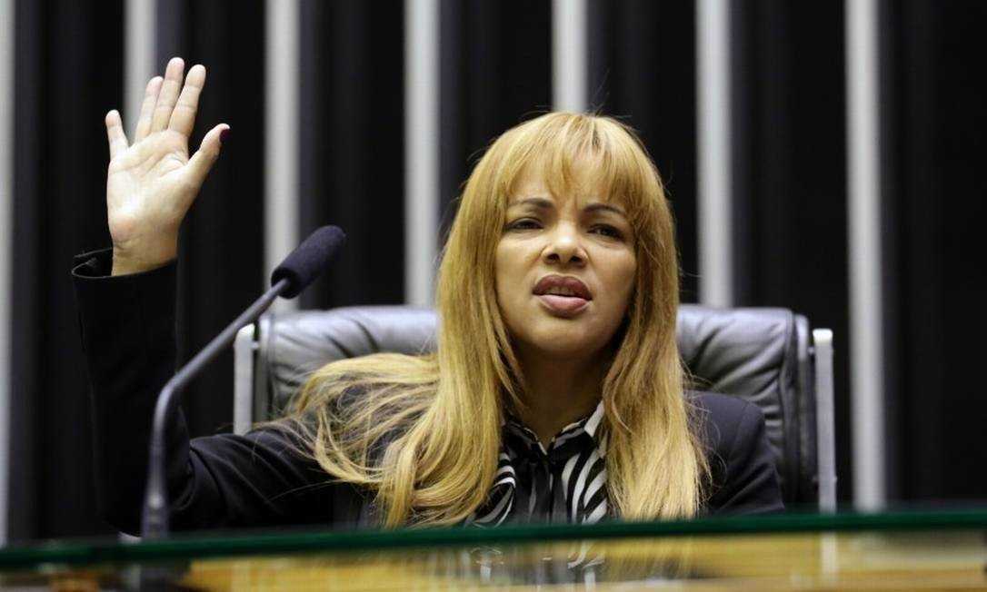 Exonerados: Flordelis exonera filhos afetivos presos acusados de matar pastor Anderson