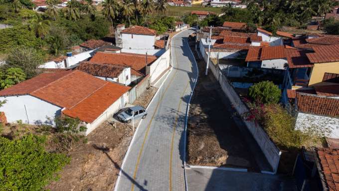Prefeitura de Extremoz entrega importante rua de Pitangui pavimentada