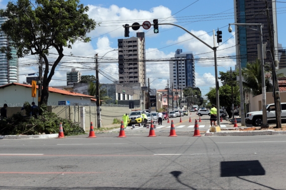 Cruzamento da Trairi com Hermes da Fonseca dá novo acesso a Petrópolis