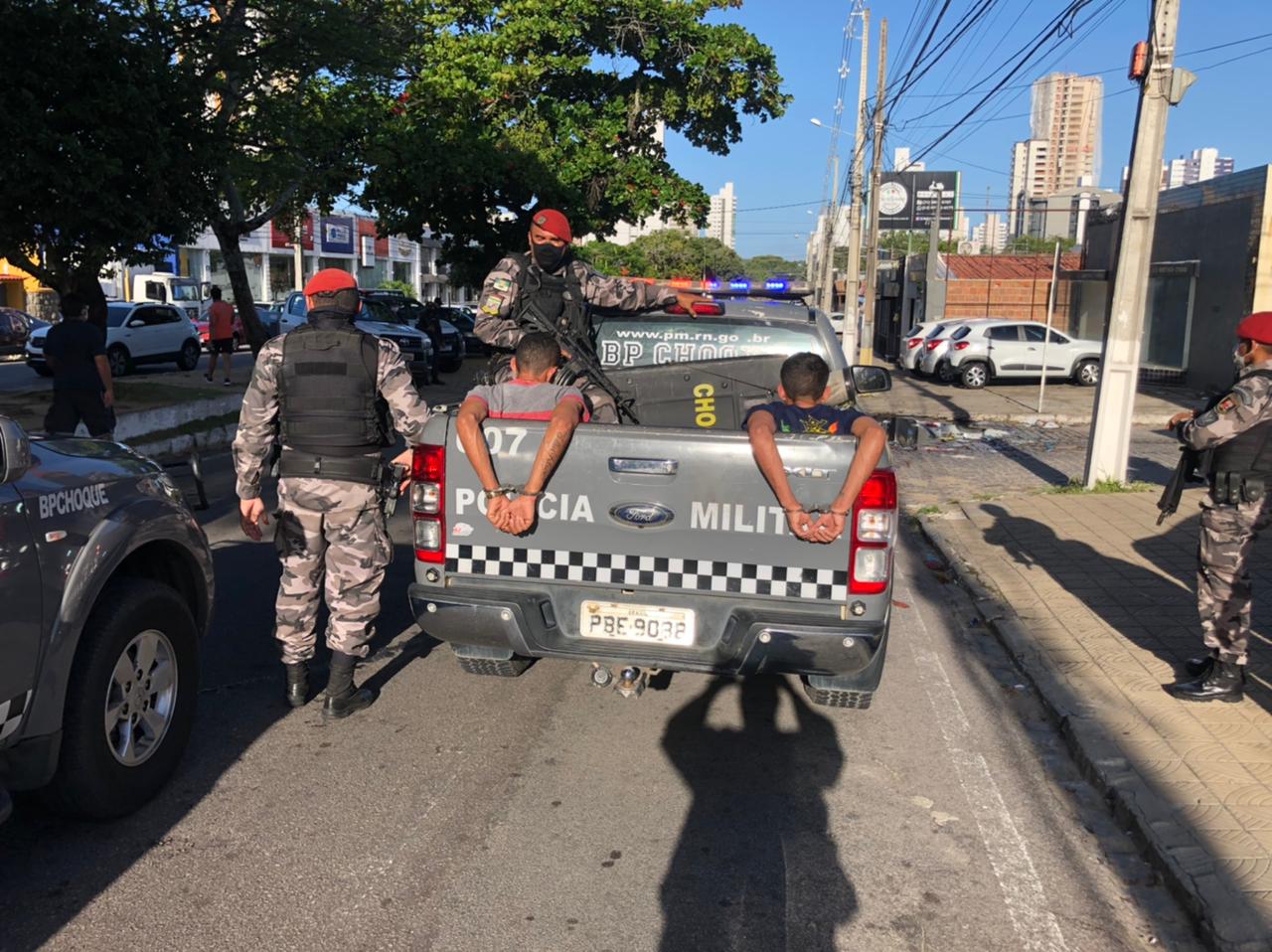 [Vídeo] Bandidos assaltam clínica em Lagoa Nova