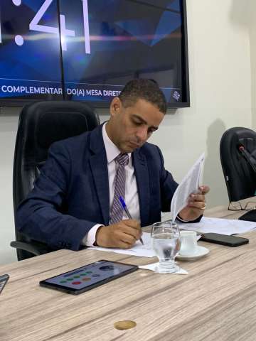Wolney França assina termos para aquisição de equipamentos de Saúde