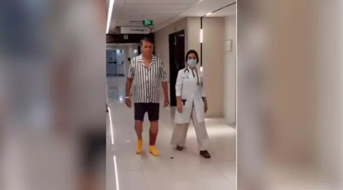 Bolsonaro posta vídeo no hospital e diz que está “sob controle”