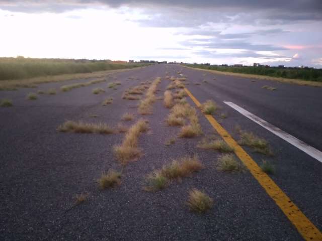 Deprimente: Aerodromo de Caicó está virando pasto