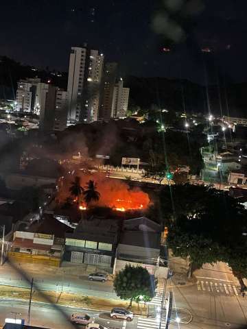 Urgente: Grande incêndio na Hermes da Fonseca