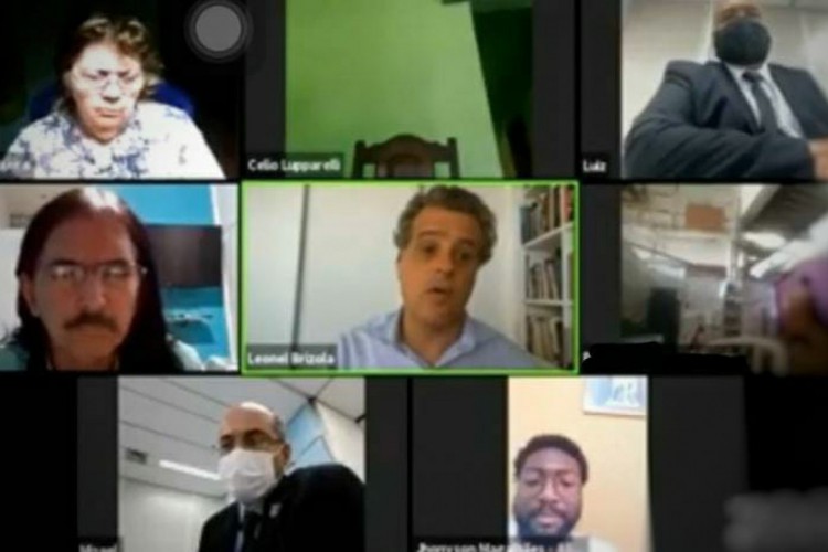 Durante reunião de Comissão para tratar de alimentação, casal faz sexo ao vivo e vereadores 