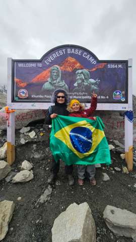 Médico e delegada de Natal chegam ao Campo Base do Everest