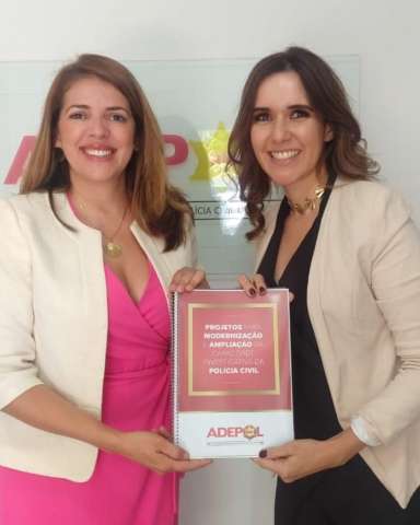 Vereadora Nina concede título de cidadã natalense à delegada Paoulla Maués