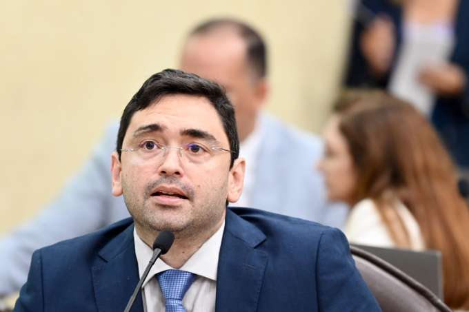 Adjuto Dias solicita que Sesap envie demonstrativo de abastecimento de  de insumos nos Hospitais Regionais do RN