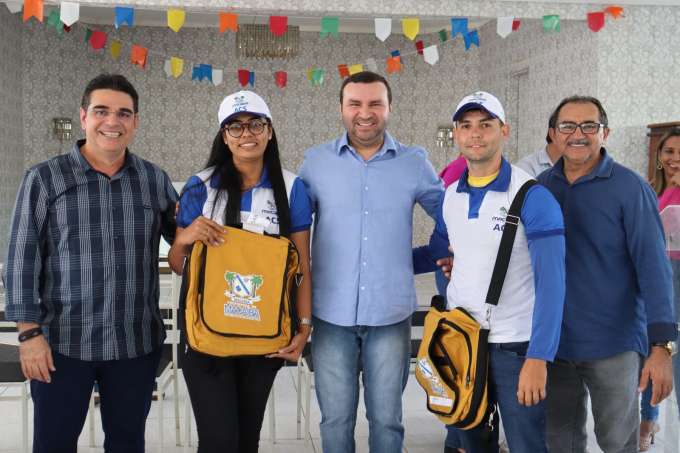 Secretaria de Saúde entrega fardamento aos novos agentes comunitários de saúde e de endemias