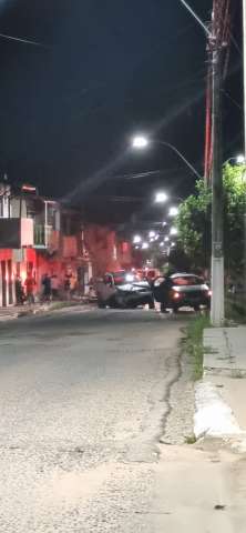 Imprudência: Carro capota após racha e deixa pessoa gravemente ferida no litoral Sul