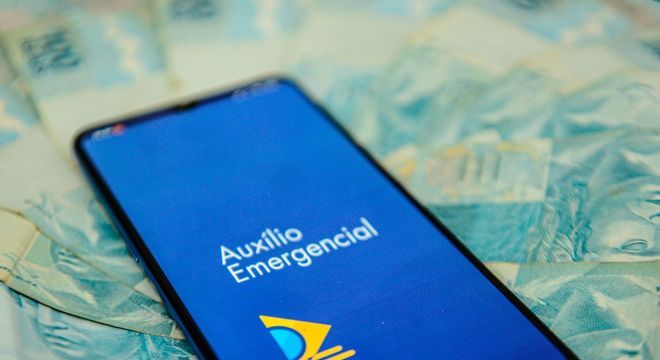 Auxílio emergencial injeta R$ 20 bi no comércio por pagamento digital
