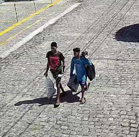 [VIDEO] A tranquilidade dos bandidos passeando antes de assaltar em Natal