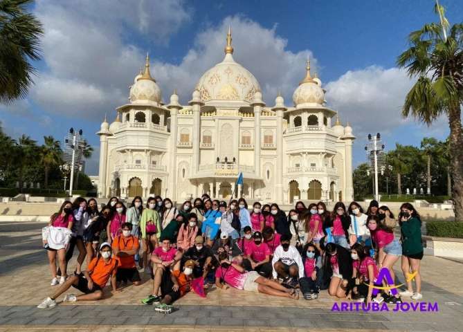 Arituba Turismo inova mais uma vez, e leva 65 jovens para Dubai