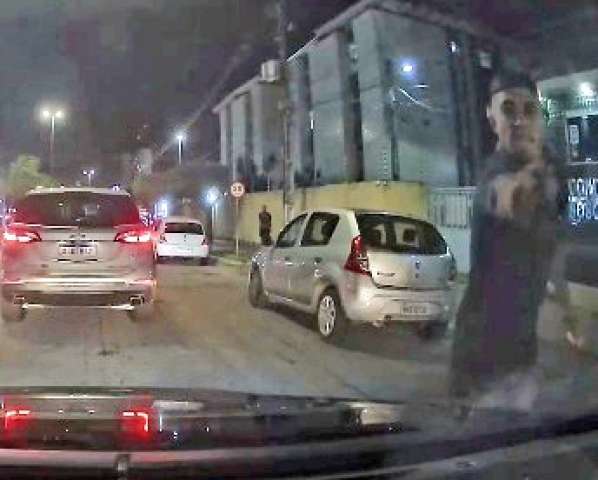Imagem melhorada mostra cara do atirador