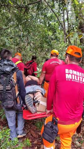 [VÍDEO] Esportista é resgatado pelos bombeiros e Potiguar 01 em trilha do RN 