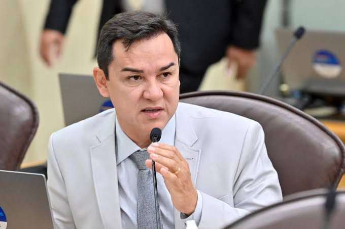 As piruetas do deputado “bolsonarista” Neilton Diógenes 