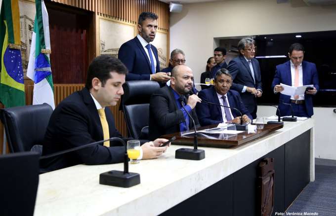 CMN aprova LDO 2024, com emendas, em segunda discussão