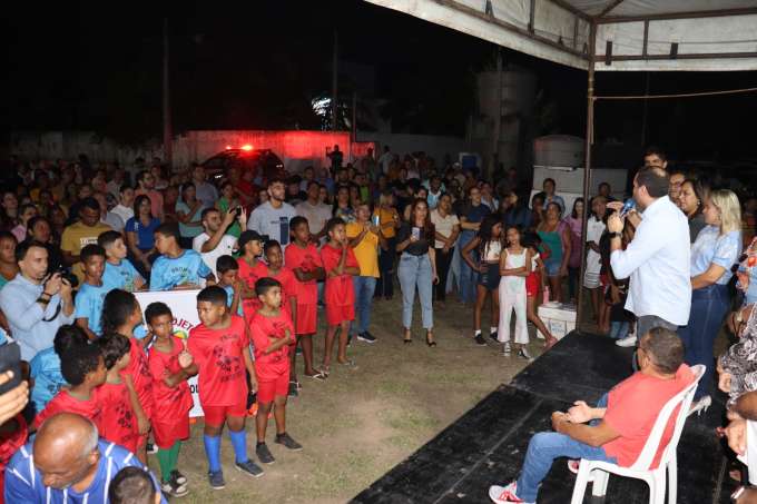 Macaíba: Prefeito Emídio Jr entrega quadra completamente reformada em Riacho do Sangue e assina ordem de serviço de iluminação