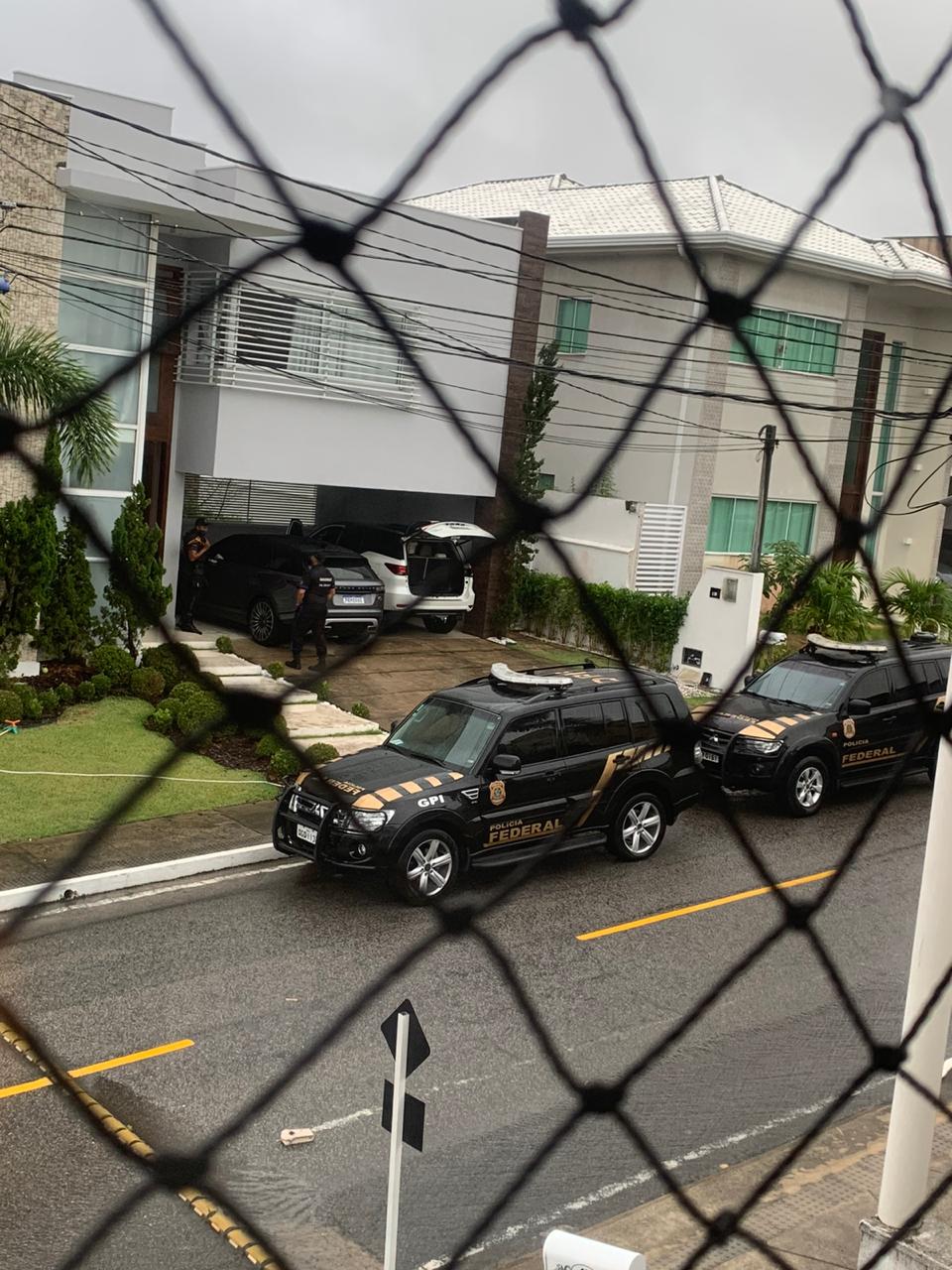 Morador de condomínio de luxo acordou com a PF na porta