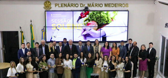 Câmara de Parnamirim: Sessão Solene homenageia nutricionistas com entrega da Comenda Glicia Moura
