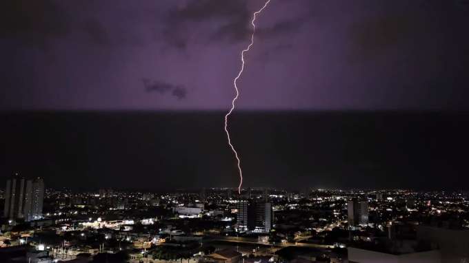Foto do raio ⚡️causa quebra-pau em Mossoró entre moradoras de condomínios