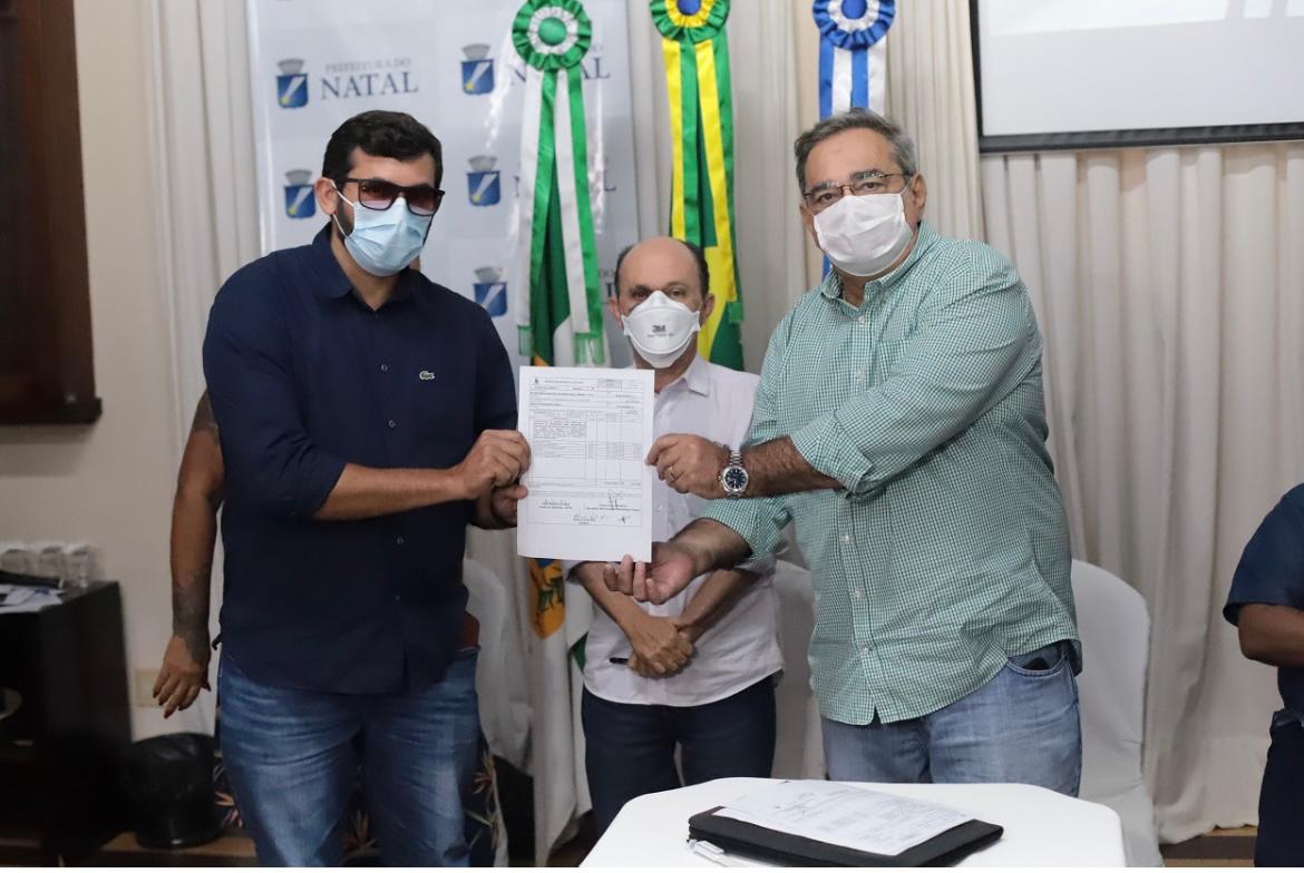 Álvaro Dias assina ordem de serviço para requalificação do Beco da Lama